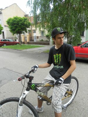 Seznámení s DownhillBiker